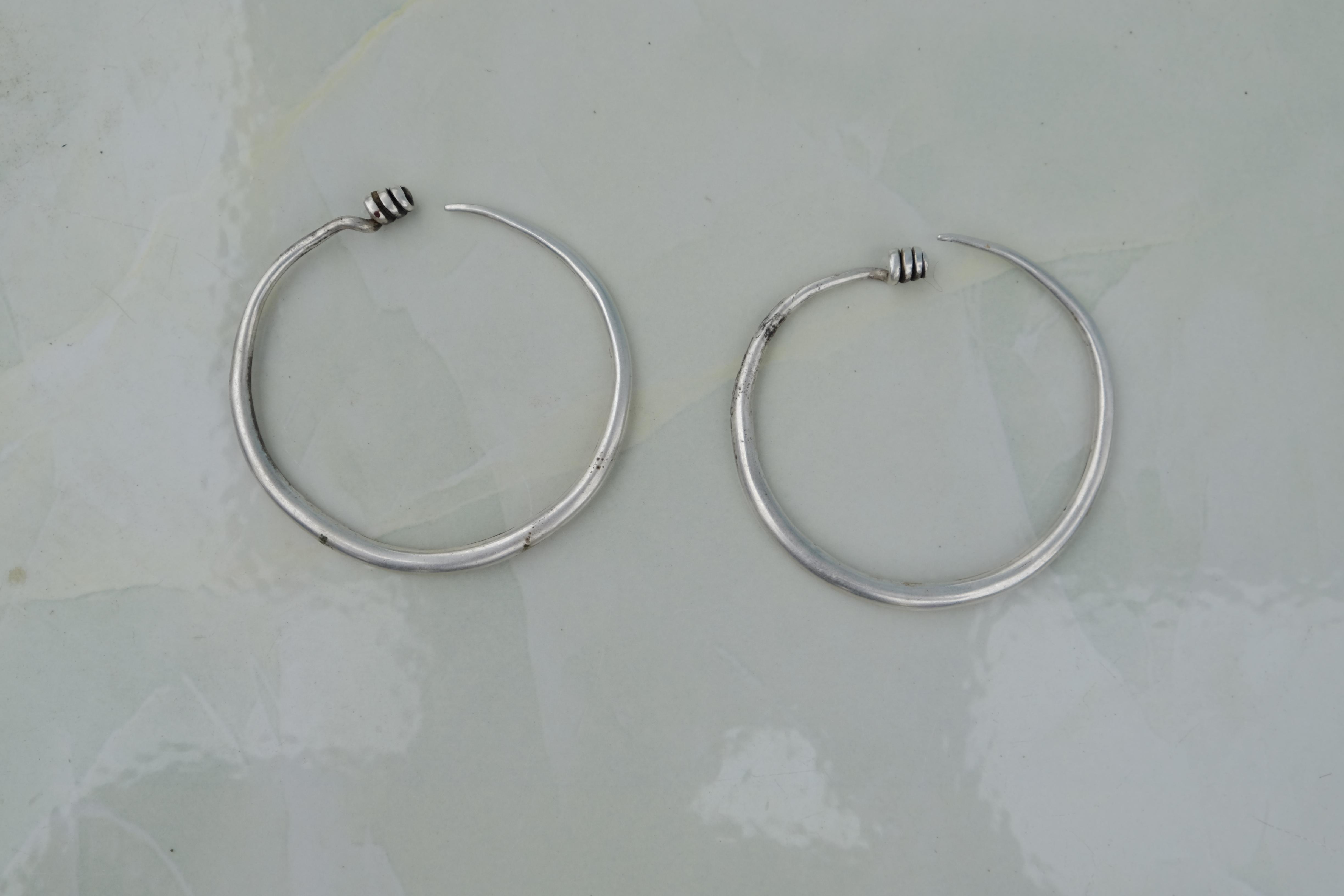 Khuyên tai bằng bạc