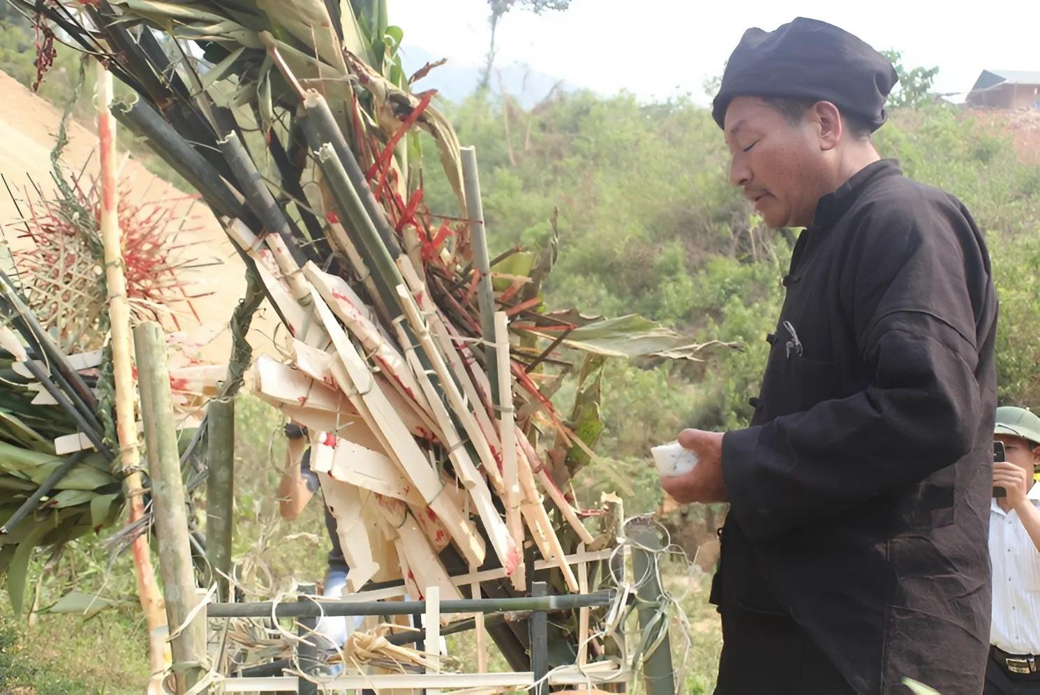 Nghi lễ cúng cổng bản
