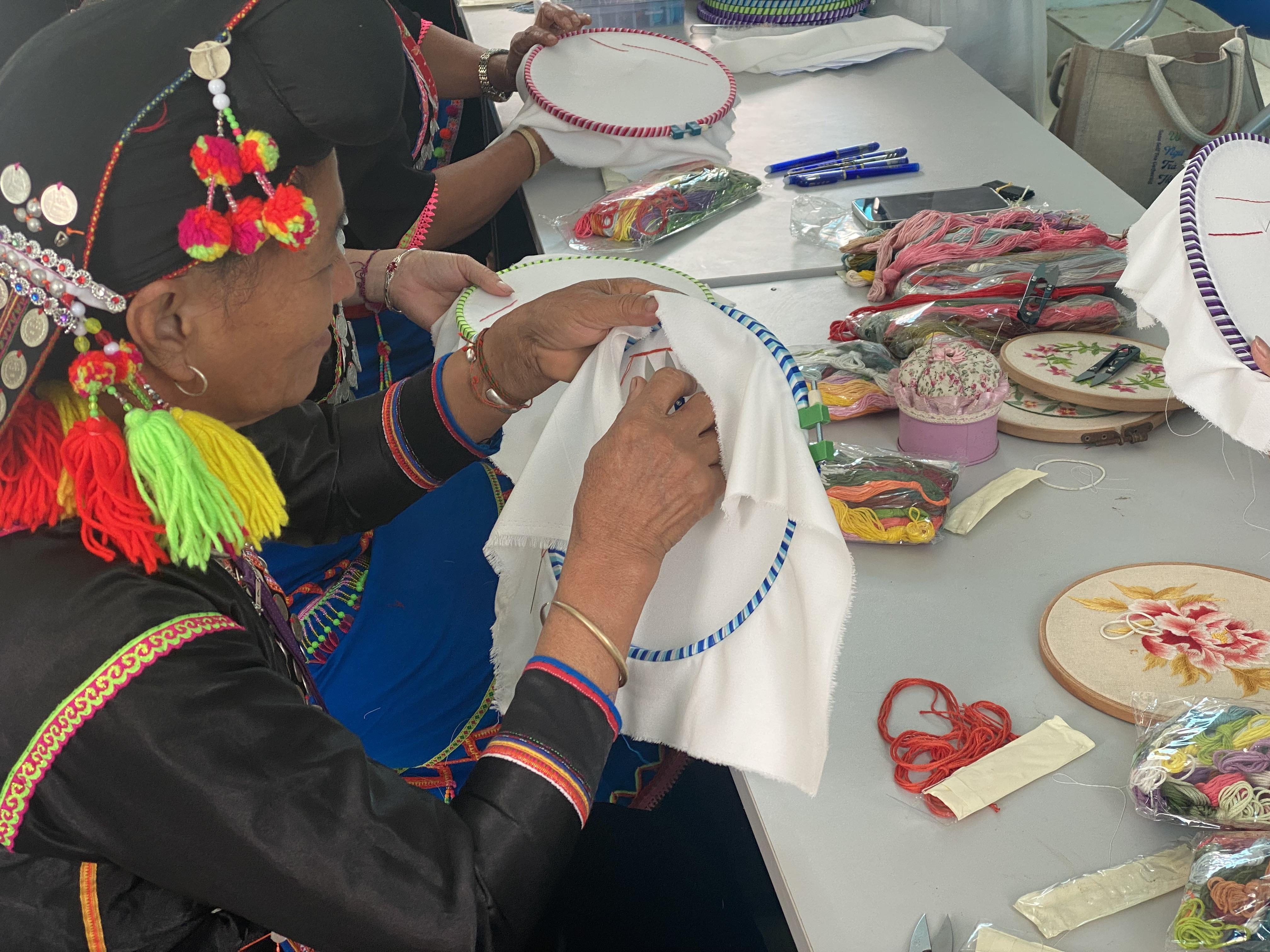 Nghề thủ công may thêu