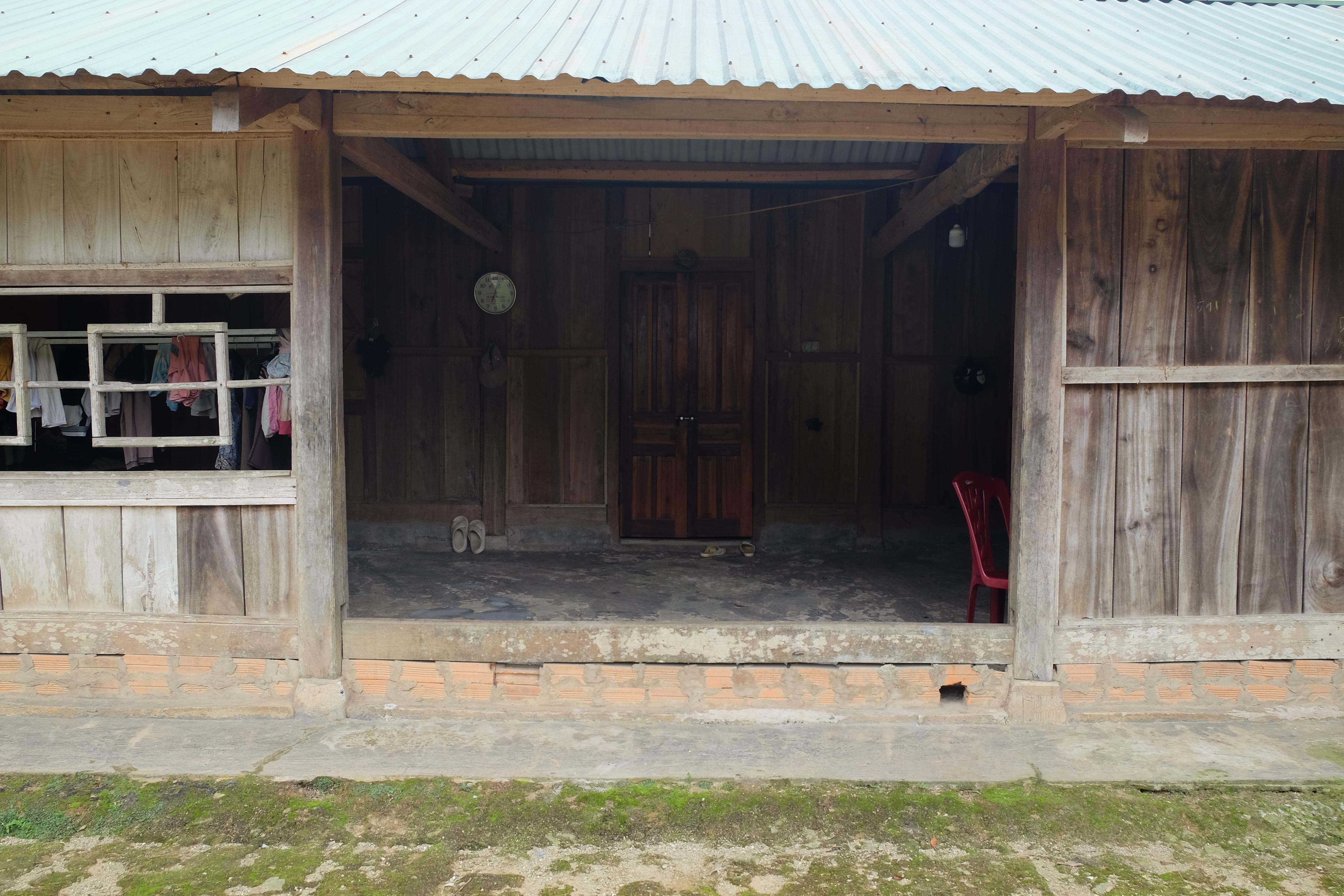 Không gian trước cửa nhà - Trước khi vào nhà chính