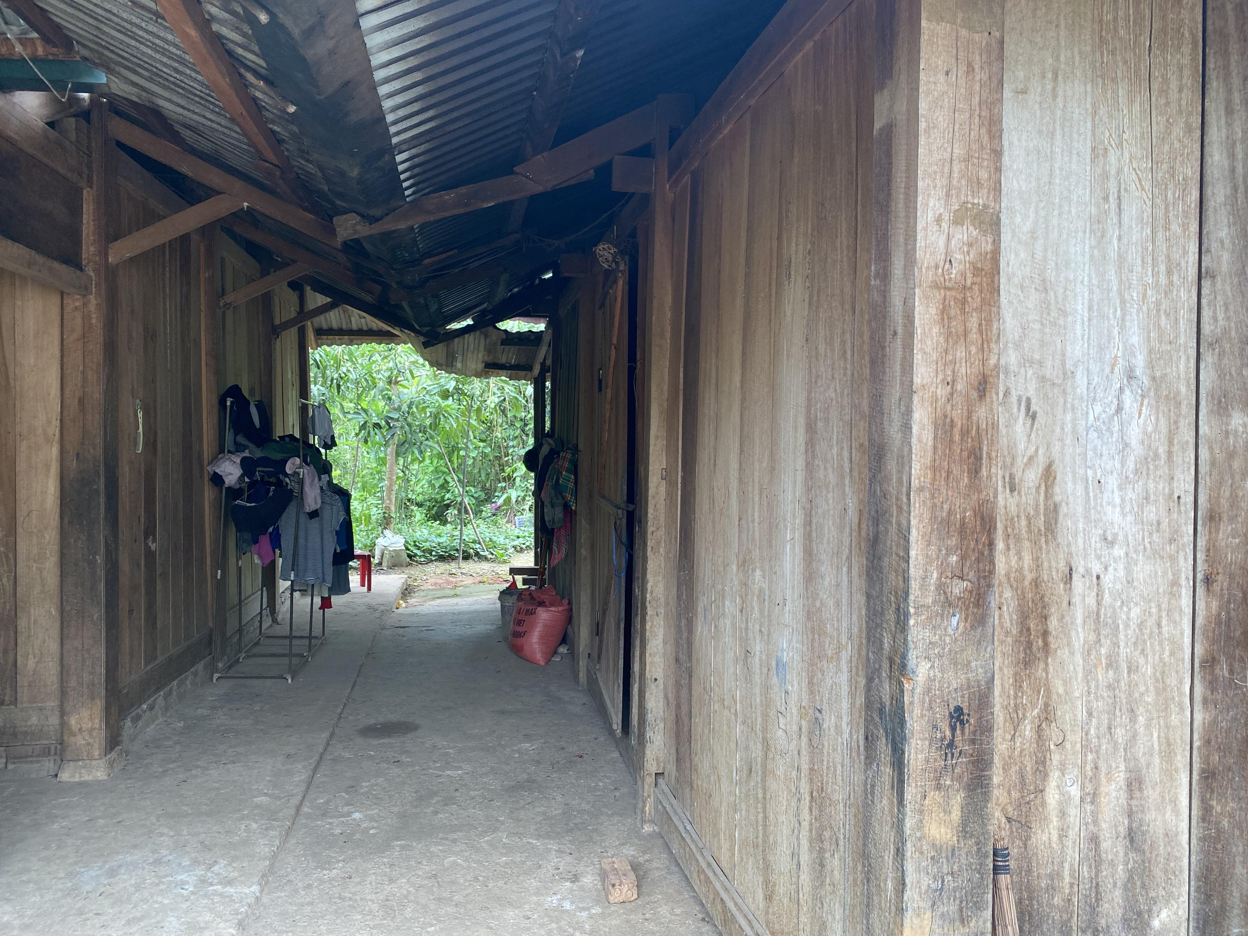 Khu vực giữa nhà bếp và nhà chính