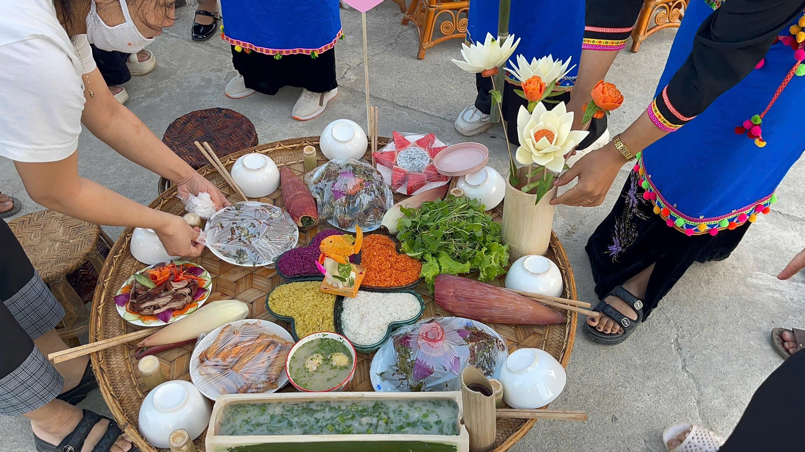 Mâm cúng năm mới