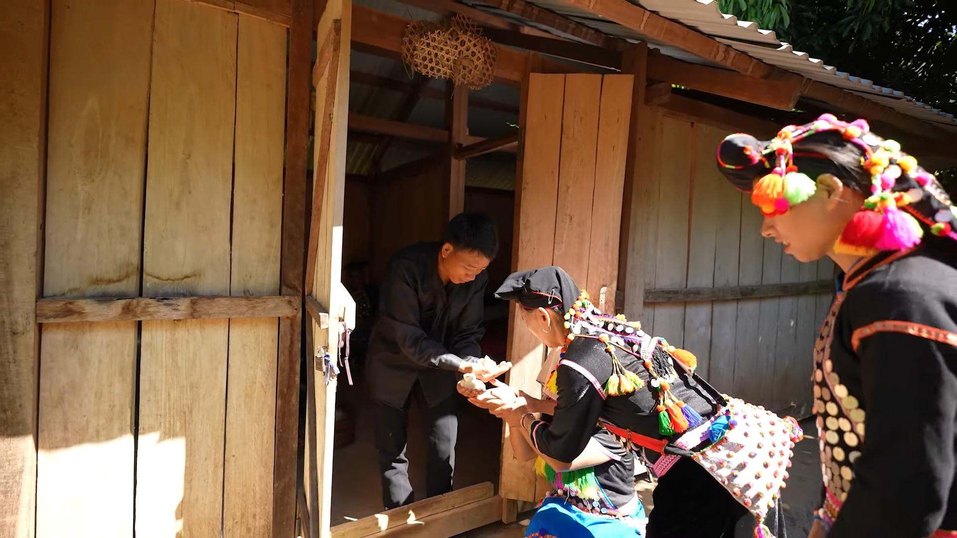 Trao lễ - đón cô dâu mới vào nhà