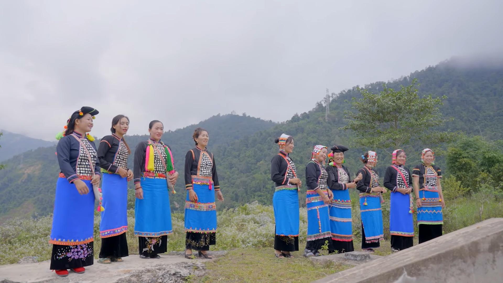 Biểu diễn hát nhạc truyền thống 