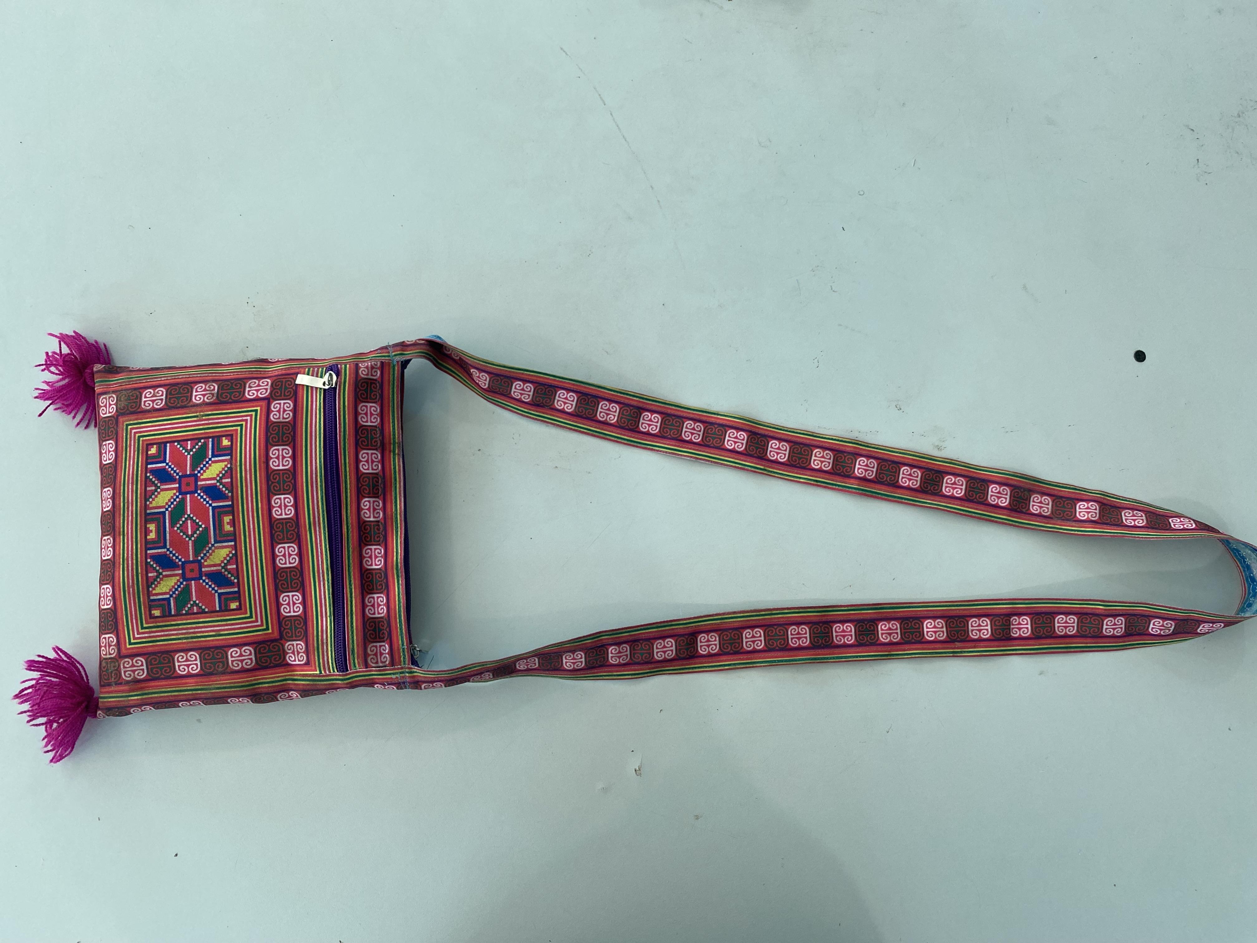 Túi đeo của nữ - loại may dày