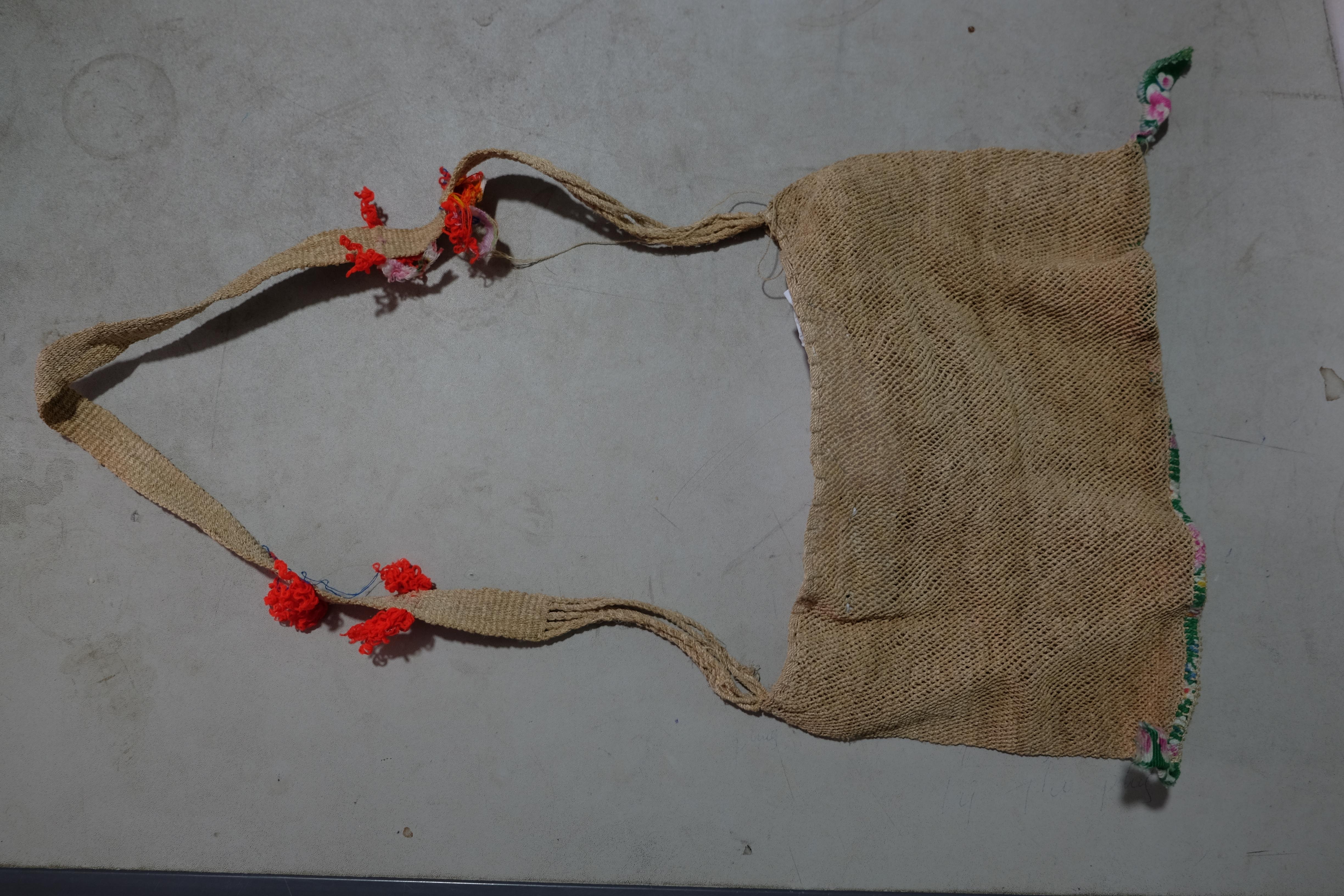 Túi đeo của nữ - loại may thưa