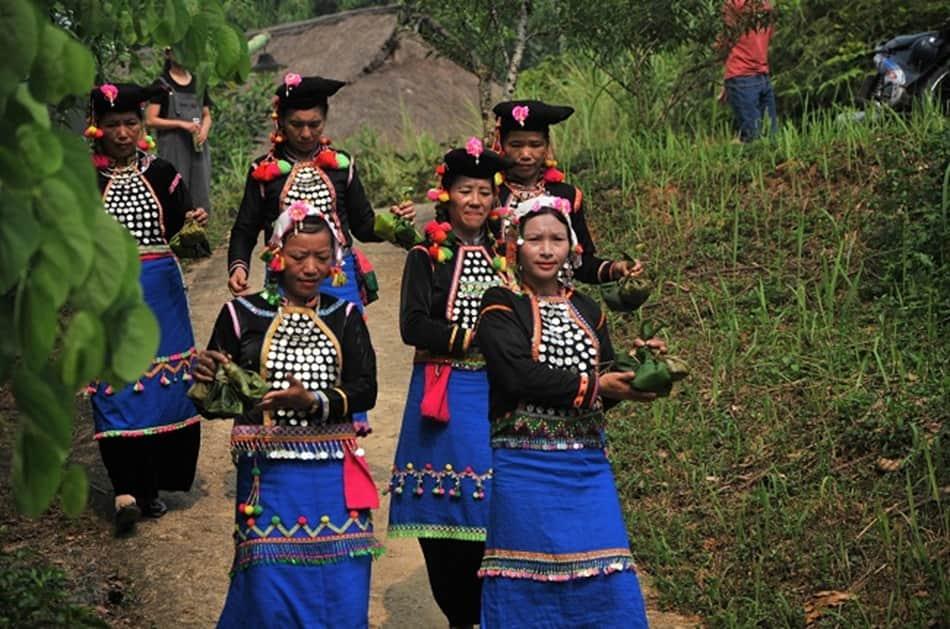 Trang phục nữ đồng bào Si La Trang phục nữ đồng bào Si La