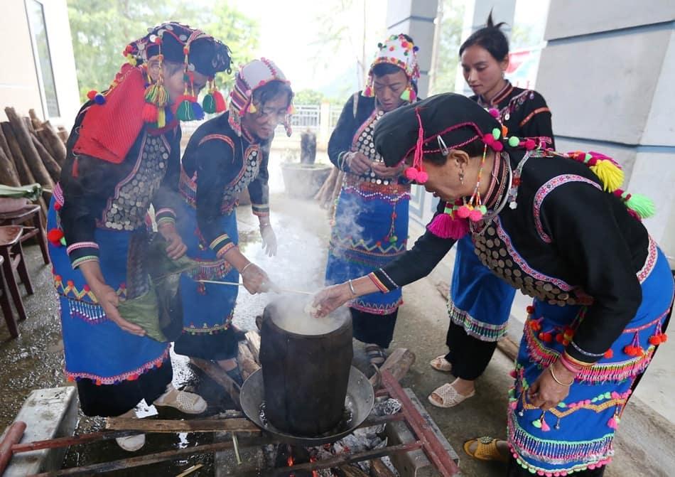 Văn hóa truyền thống của dân tộc Si La Văn hóa truyền thống của dân tộc Si La