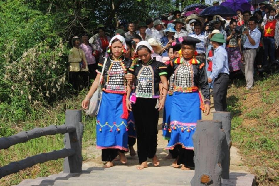 Phương tiện di chuyển và giao thương của người Si La Phương tiện di chuyển và giao thương của người Si La